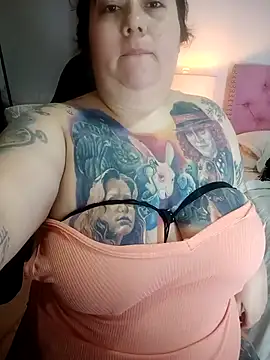 Snapshot of kai_cenat chatting on 17, 10, 2025 kai cenat online show from 17, 10, 2025