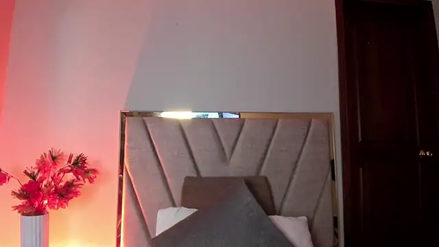 AbbieJoness  online show from 13, 4, 2026