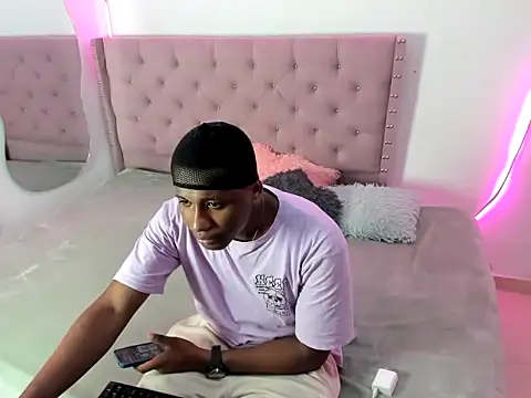 Snapshot of Luis123- chatting on 21, 11, 2025 Luis123- online show from 21, 11, 2025