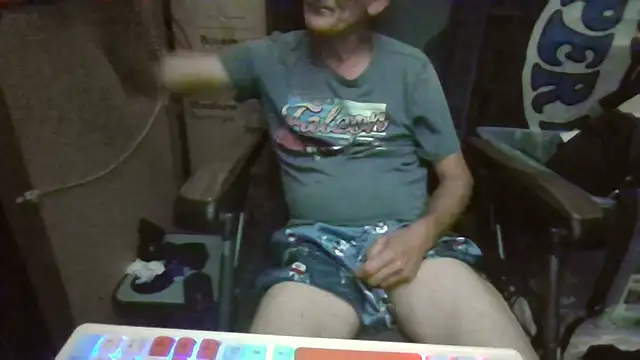 Lovyourpuss online show from 17, 5, 2026