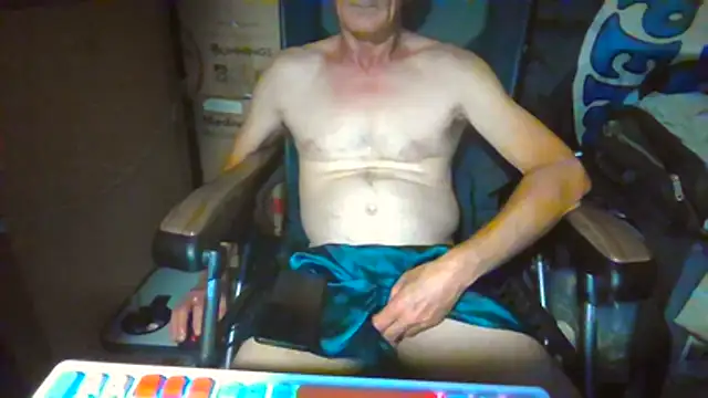 Lovyourpuss online show from 18, 5, 2026