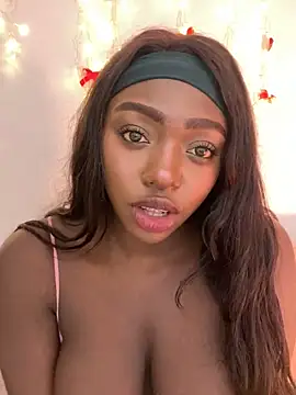 Snapshot of alissradiante1 chatting on 19, 12, 2025 alissradiante1 online show from 19, 12, 2025