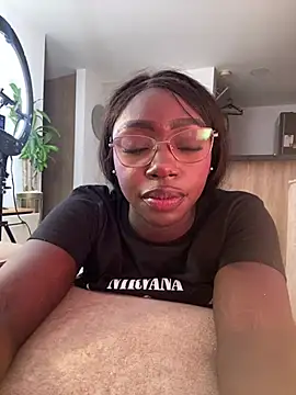Snapshot of alissradiante1 chatting on 7, 6, 2026 alissradiante1 online show from 7, 6, 2026
