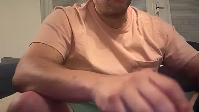 Snapshot of CloudyMuscleBeefy chatting on 9, 4, 2026 CloudyMuscleBeefy online show from 9, 4, 2026