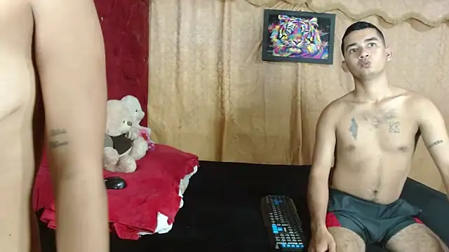 Snapshot of CasAndTom chatting on 26, 10, 2025 CasAndTom online show from 26, 10, 2025