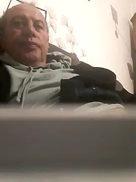 Snapshot of Vince072 chatting on 1, 10, 2025 Vince072 online show from 1, 10, 2025