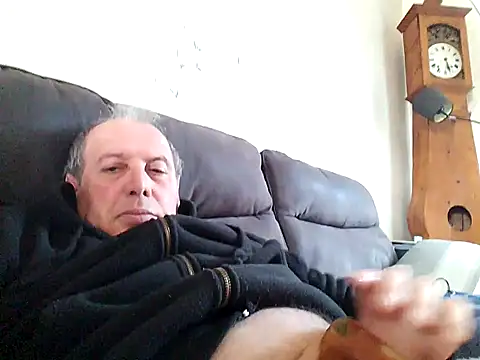 Snapshot of Vince072 chatting on 20, 10, 2025 Vince072 online show from 20, 10, 2025