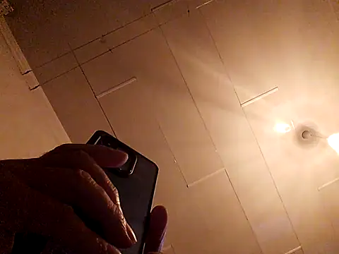 Snapshot of Vince072 chatting on 28, 10, 2025 Vince072 online show from 28, 10, 2025