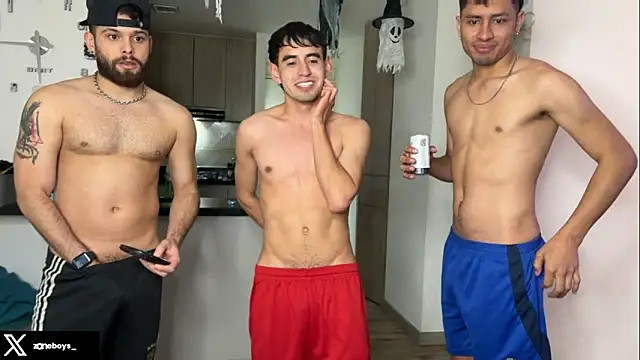 Snapshot of zoneboys chatting on 29, 10, 2025 zoneboys online show from 29, 10, 2025