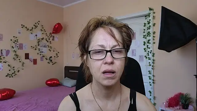 Snapshot of Ronda_Roni chatting on 10, 4, 2026 Ronda Roni online show from 10, 4, 2026