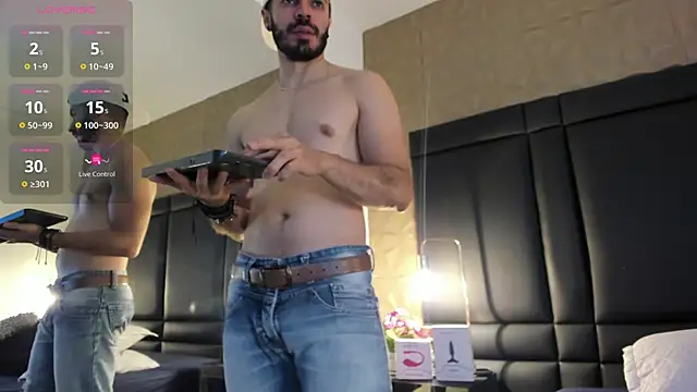 Snapshot of AxelThompson_ chatting on 4, 11, 2025 AxelThompson online show from 4, 11, 2025