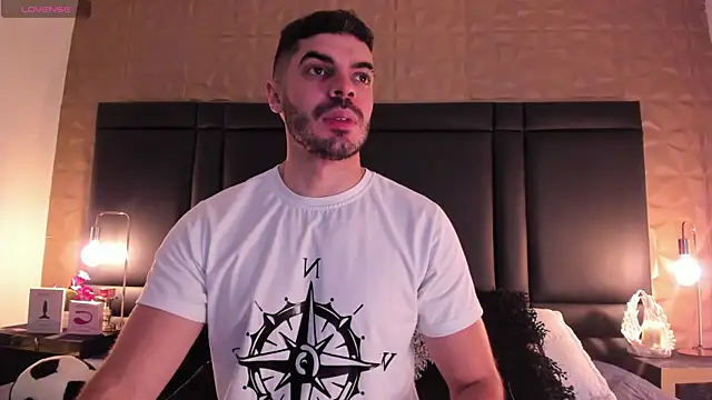 Snapshot of AxelThompson_ chatting on 6, 11, 2025 AxelThompson online show from 6, 11, 2025