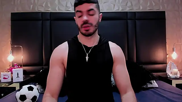 Snapshot of AxelThompson_ chatting on 13, 11, 2025 AxelThompson online show from 13, 11, 2025