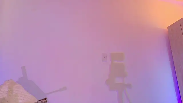 liiamluna  online show from 4, 6, 2026