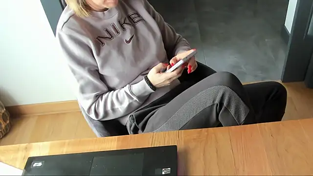 Snapshot of Horny_mommy chatting on 27, 2, 2025 Horny mommy online show from 27, 2, 2025