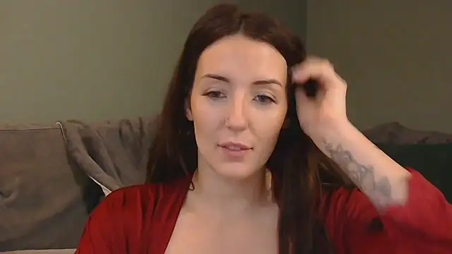 Snapshot of ivy-anne chatting on 15, 12, 2025 ivy-anne online show from 15, 12, 2025