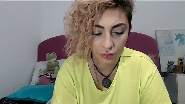 Snapshot of AAARUNY chatting on 24, 9, 2025 AAARUNY online show from 24, 9, 2025