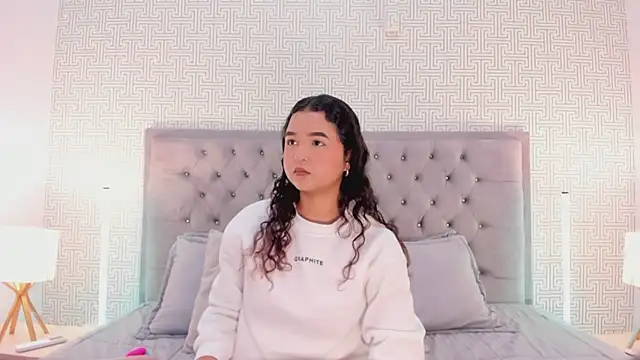 Evaa Lunna  online show from 2, 3, 2026