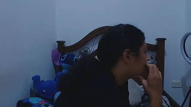 Aria Arthur online show from 6, 10, 2025