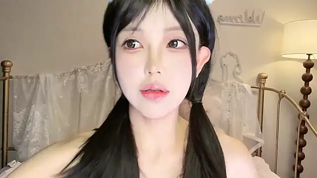 kiraa-0051 online show from 2, 10, 2025