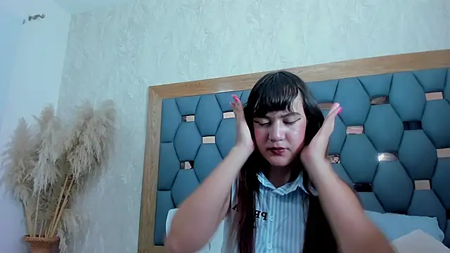 juliette pretty  online show from 3, 10, 2025