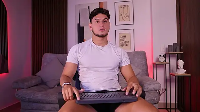 Snapshot of DaviesBrown chatting on 11, 9, 2025 DaviesBrown online show from 11, 9, 2025