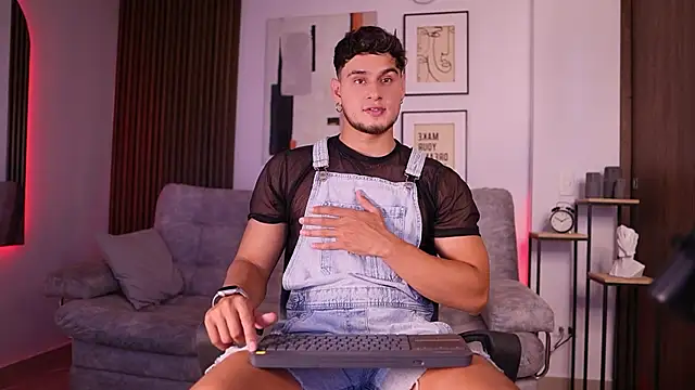 Snapshot of DaviesBrown chatting on 15, 9, 2025 DaviesBrown online show from 15, 9, 2025