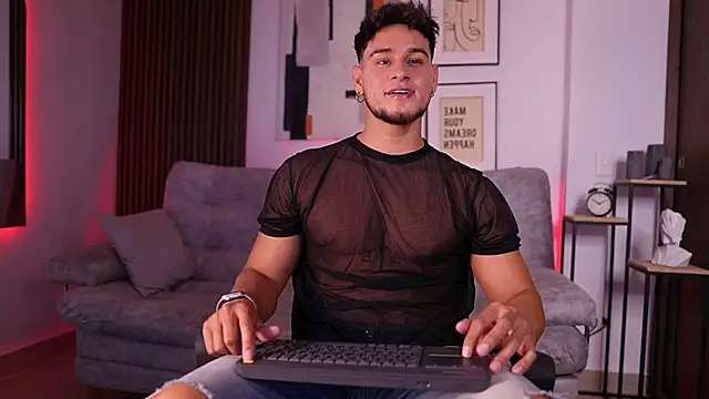 Snapshot of DaviesBrown chatting on 26, 9, 2025 DaviesBrown online show from 26, 9, 2025