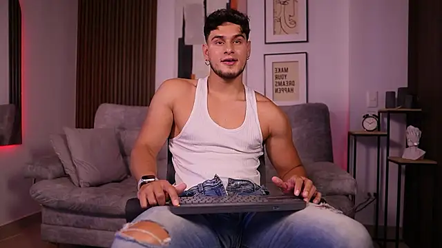 Snapshot of DaviesBrown chatting on 11, 10, 2025 DaviesBrown online show from 11, 10, 2025