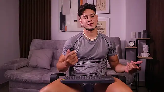 Snapshot of DaviesBrown chatting on 10, 11, 2025 DaviesBrown online show from 10, 11, 2025