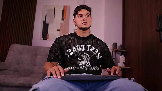 Snapshot of DaviesBrown chatting on 13, 1, 2026 DaviesBrown online show from 13, 1, 2026