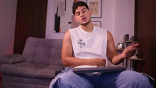 Snapshot of DaviesBrown chatting on 18, 1, 2026 DaviesBrown online show from 18, 1, 2026