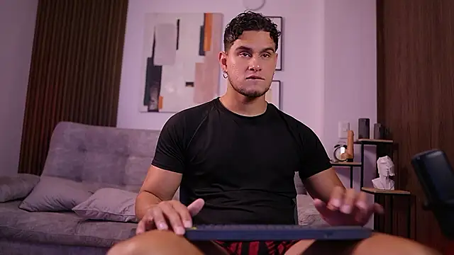 Snapshot of DaviesBrown chatting on 2, 3, 2026 DaviesBrown online show from 2, 3, 2026