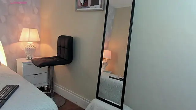 isabella milf  online show from 13, 11, 2025