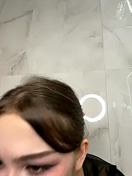 Snapshot of sillybloom chatting on 17, 12, 2025 sillybloom online show from 17, 12, 2025