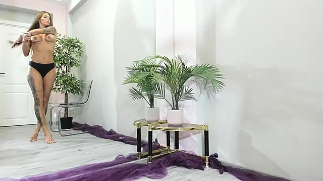 MayaHellen online show from 14, 12, 2025