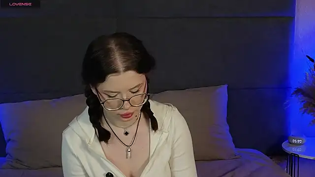 Snapshot of RianaRey chatting on 5, 6, 2026 RianaRey online show from 5, 6, 2026