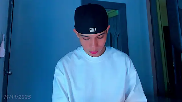 Snapshot of Sebax_Young chatting on 11, 11, 2025 Sebax Young online show from 11, 11, 2025