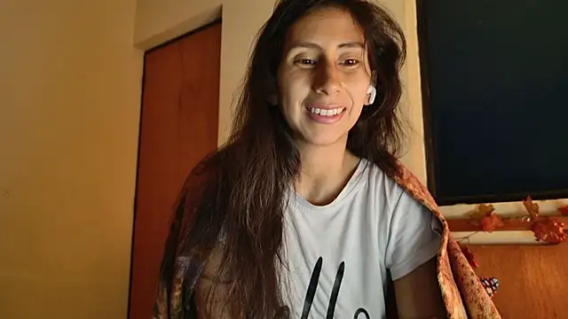 Snapshot of _MoonLipson_ chatting on 15, 10, 2025 MoonLipson online show from 15, 10, 2025