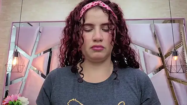 ThaliaCross online show from 17, 4, 2026