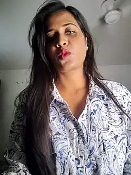 cute radhikaa online show from 12, 4, 2026