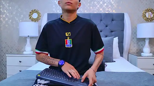 ZoeKrug online show from 28, 10, 2025