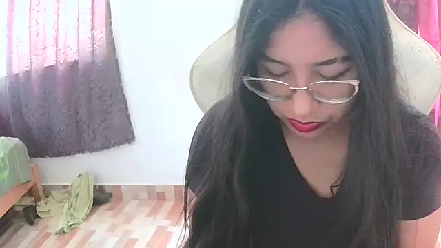 Snapshot of honeysweet111 chatting on 3, 10, 2025 honeysweet111 online show from 3, 10, 2025