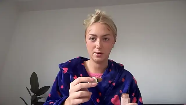 Snapshot of Kitty_Swetty chatting on 7, 10, 2025 Kitty Swetty online show from 7, 10, 2025