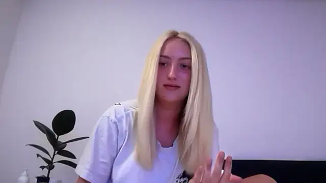 Snapshot of Kitty_Swetty chatting on 26, 6, 2026 Kitty Swetty online show from 26, 6, 2026