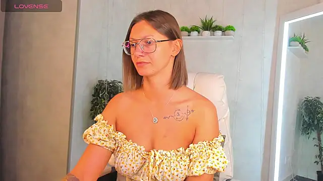 Snapshot of Elina_Gravess chatting on 15, 9, 2025 Elina Gravess online show from 15, 9, 2025