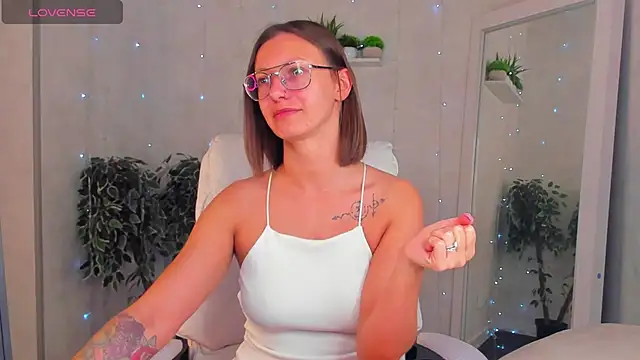 Snapshot of Elina_Gravess chatting on 16, 9, 2025 Elina Gravess online show from 16, 9, 2025