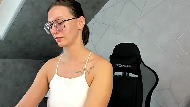Snapshot of Elina_Gravess chatting on 20, 9, 2025 Elina Gravess online show from 20, 9, 2025
