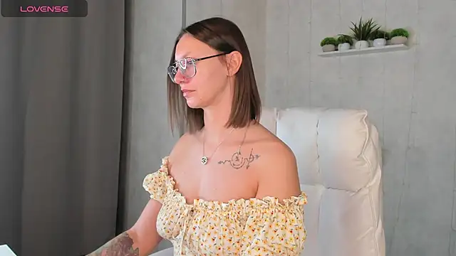 Snapshot of Elina_Gravess chatting on 15, 10, 2025 Elina Gravess online show from 15, 10, 2025