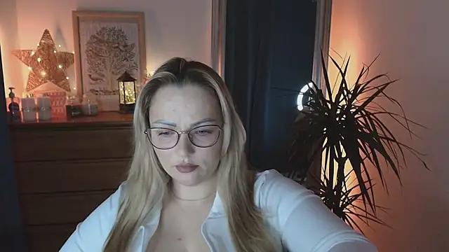 Snapshot of marrygrayes chatting on 7, 2, 2025 marrygrayes online show from 7, 2, 2025